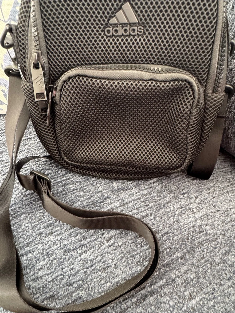 adidas compact messenger